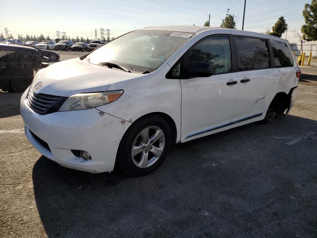 Lot #3033082026 2015 TOYOTA SIENNA