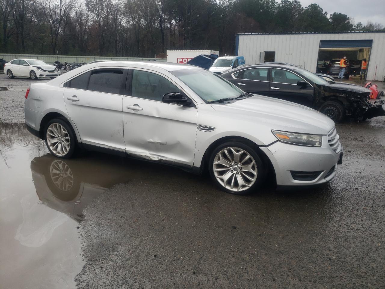 Lot #3034341064 2013 FORD TAURUS LIM