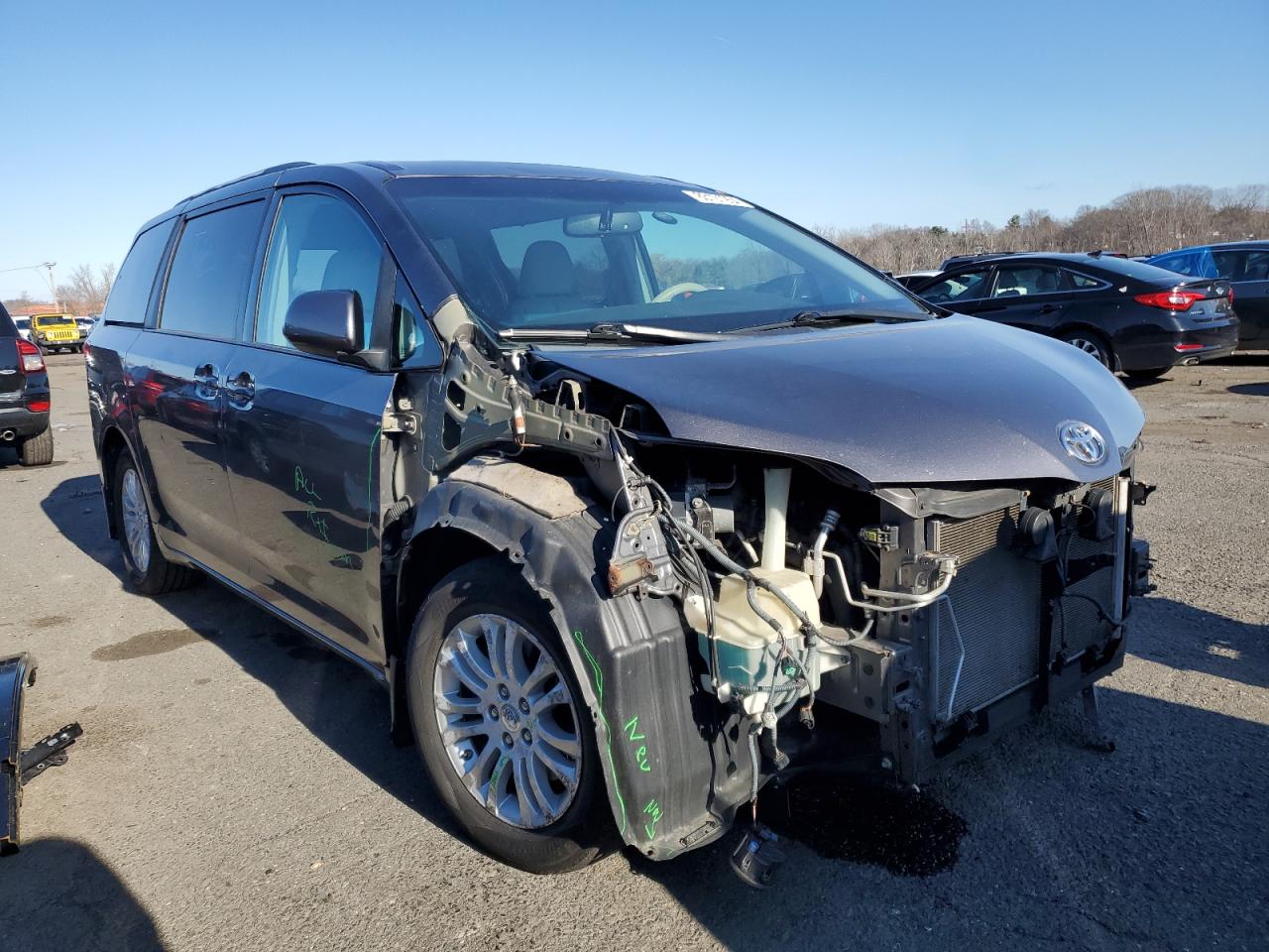 Lot #3033010040 2011 TOYOTA SIENNA XLE