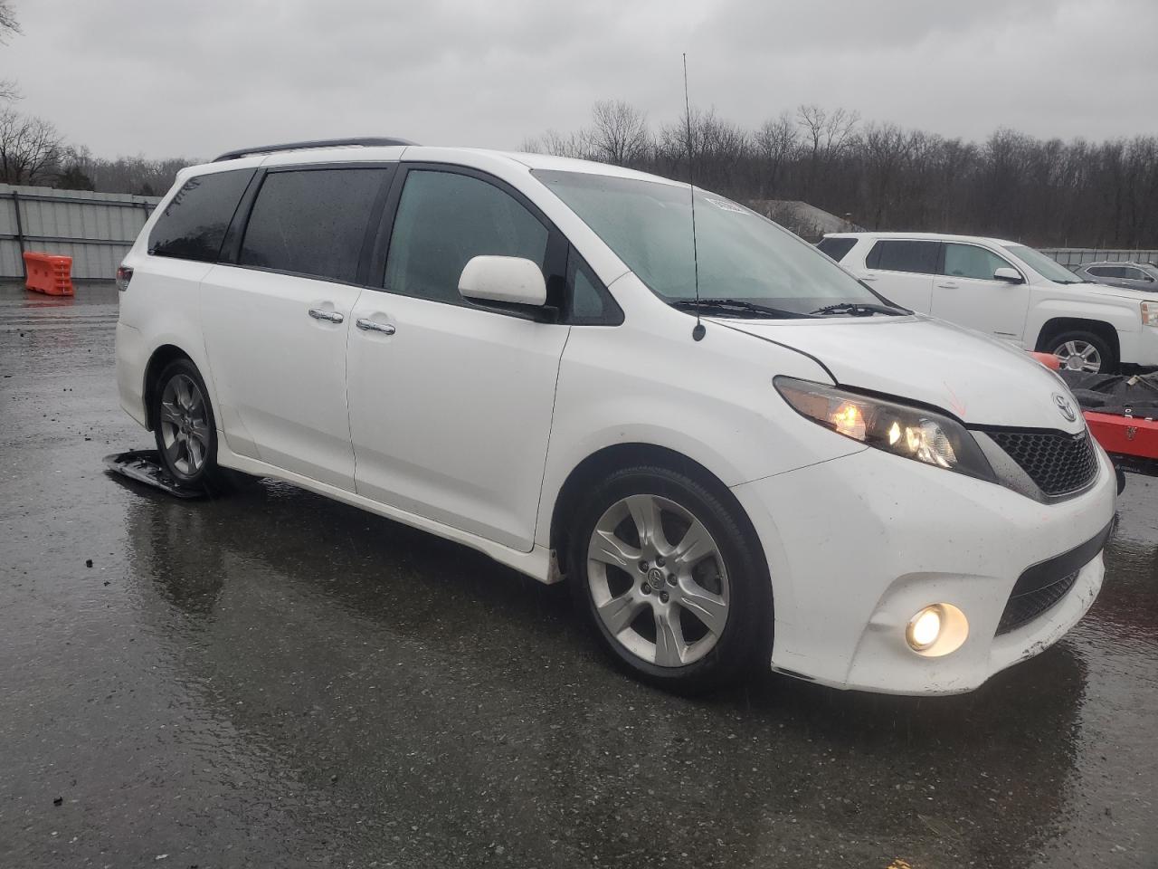 Lot #3049545653 2014 TOYOTA SIENNA SPO