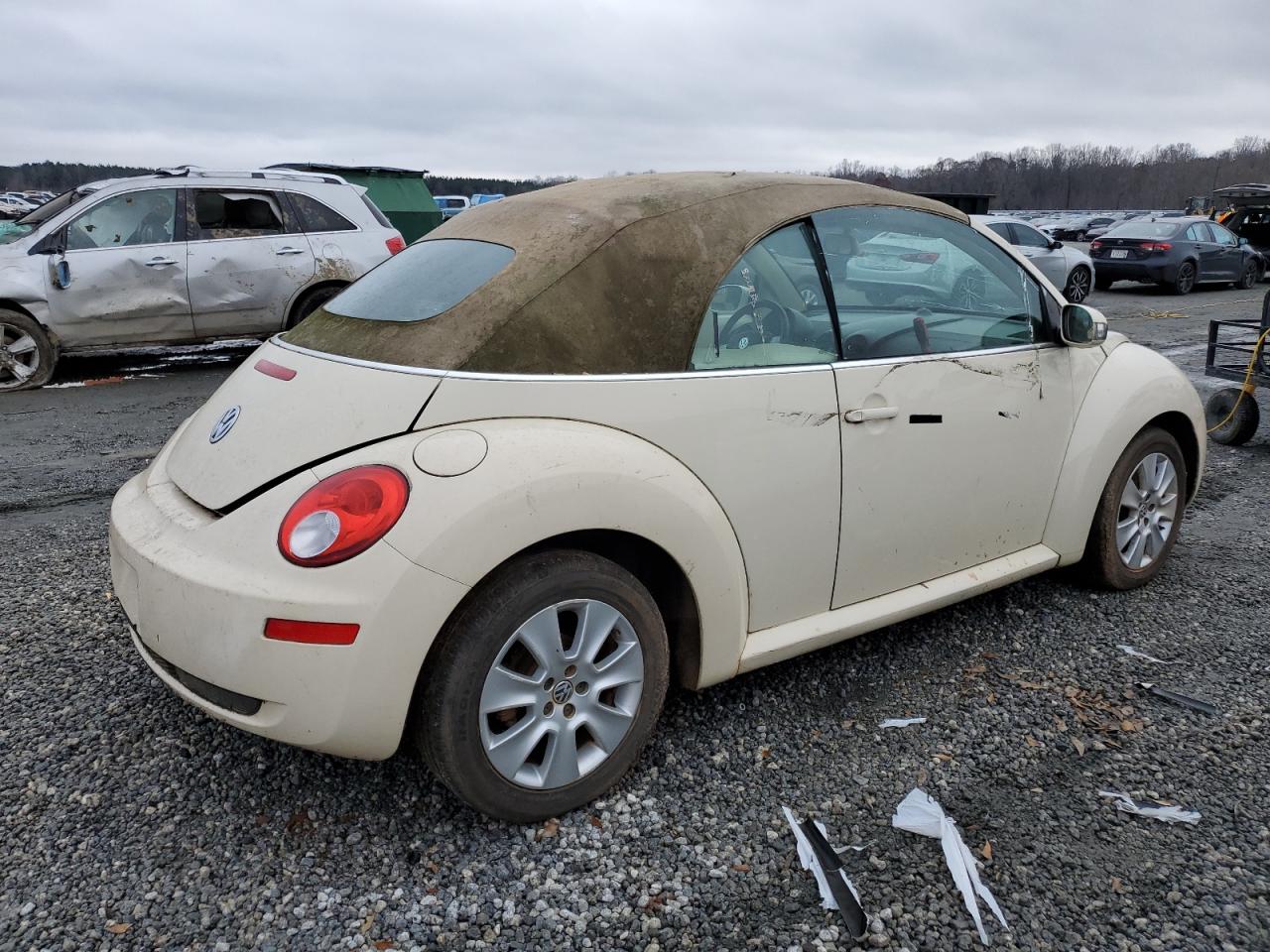 Lot #3027114818 2010 VOLKSWAGEN NEW BEETLE