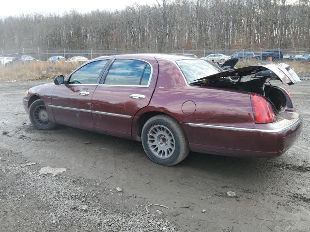 LINCOLN TOWN CAR C 2002 red sedan 4d gas 1LNHM83W02Y652848 photo #3