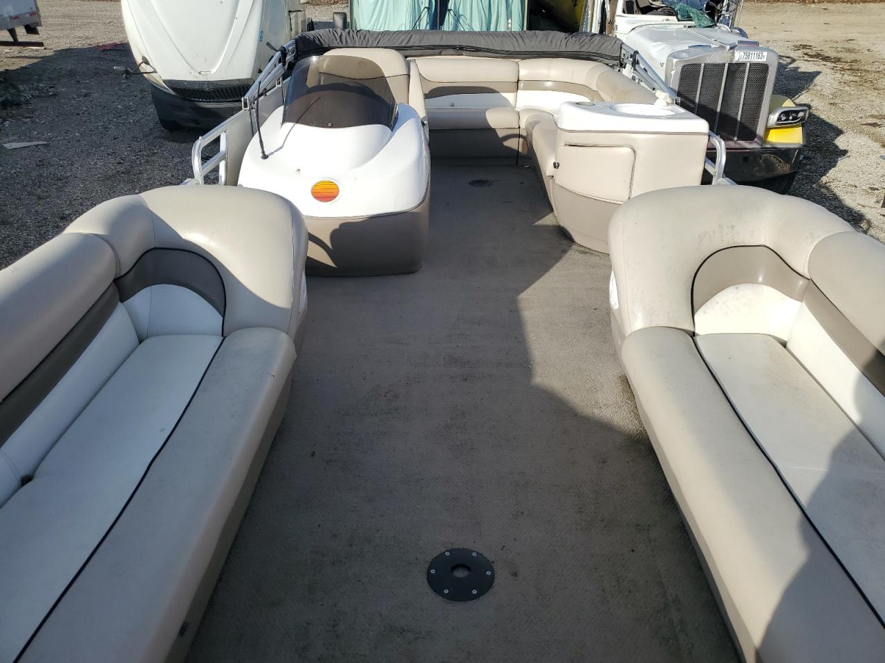 Lot #3029351693 2001 SUNT BOAT W/TRL