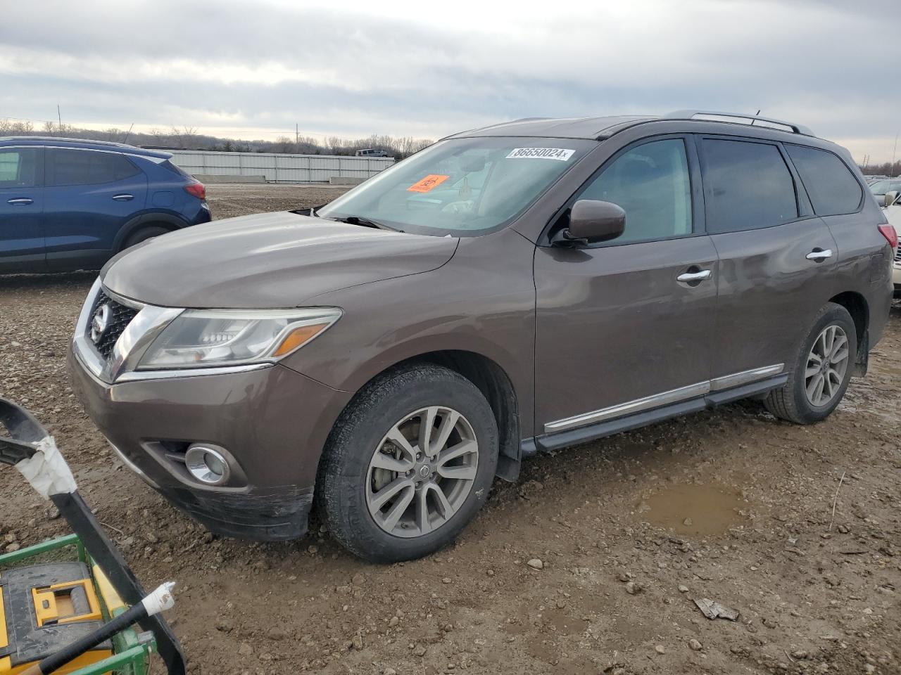  Salvage Nissan Pathfinder