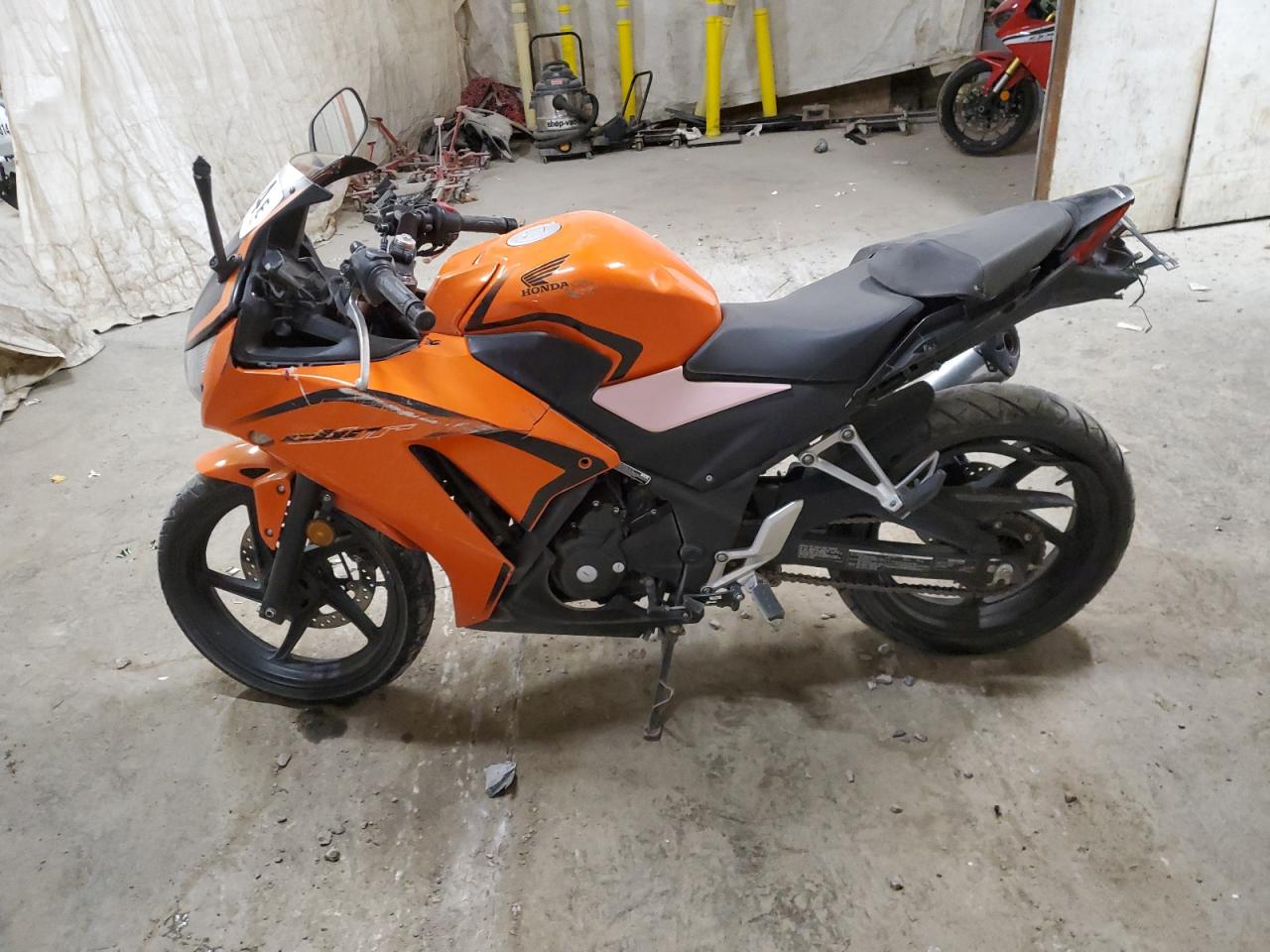 Lot #3024667734 2016 HONDA CBR300 R