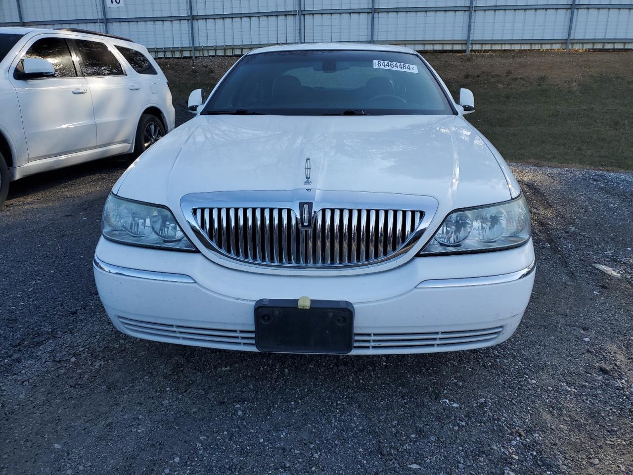 Lot #3026018974 2003 LINCOLN TOWN CAR S