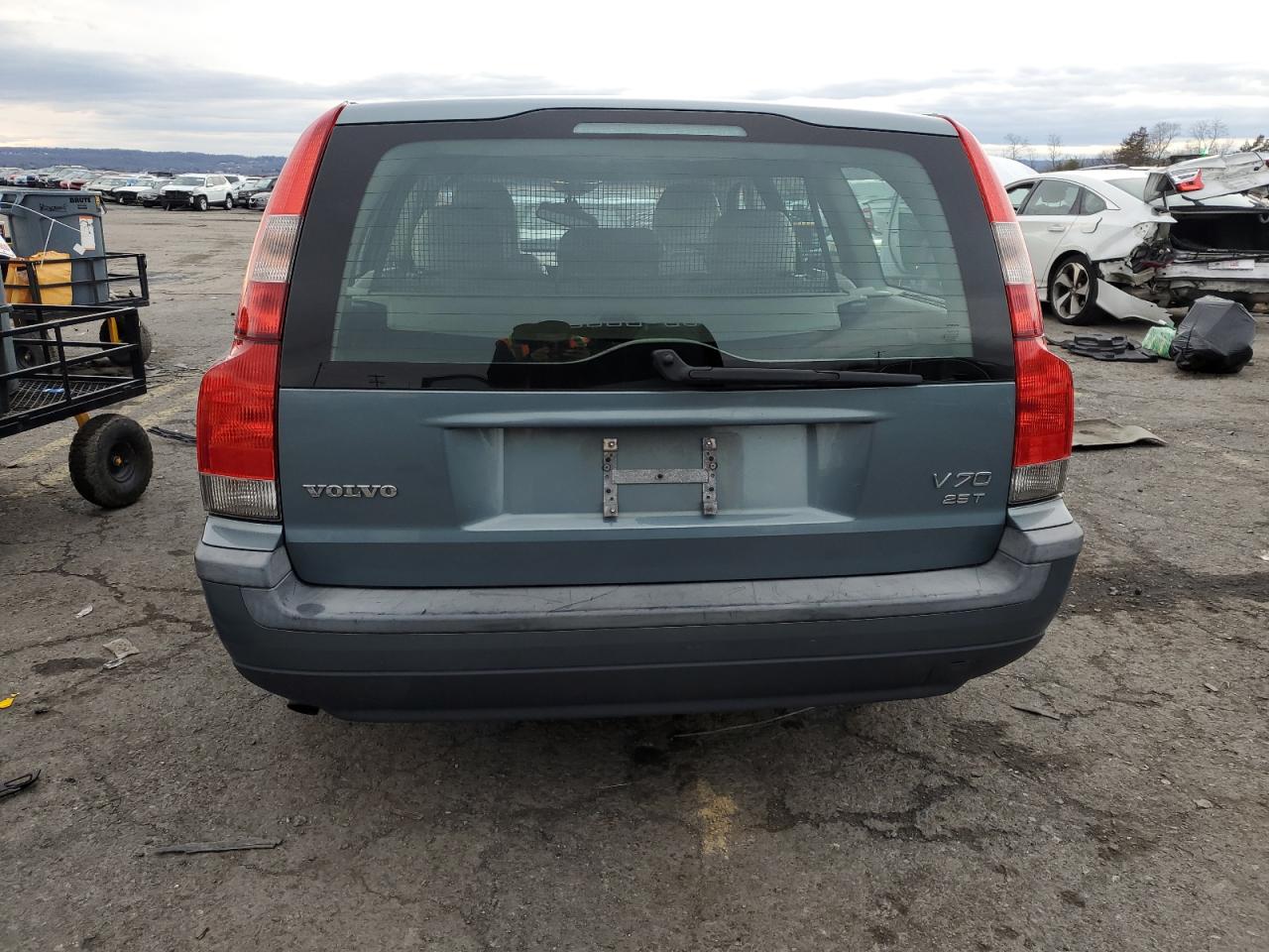 Lot #3048483994 2004 VOLVO V70 FWD