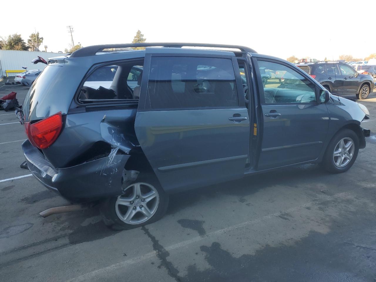 Lot #3029323708 2010 TOYOTA SIENNA CE