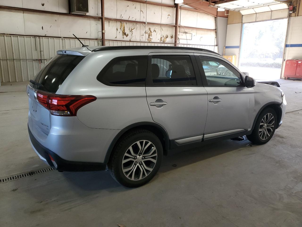 Lot #3026041984 2016 MITSUBISHI OUTLANDER