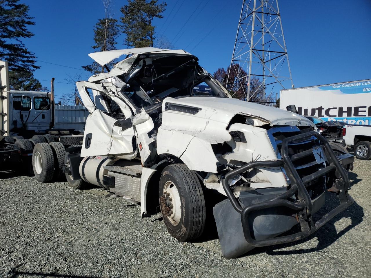  Salvage Freightliner Cascadia 1