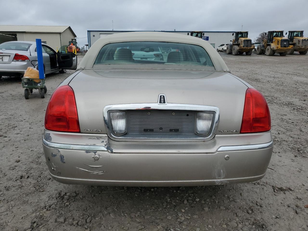 Lot #3049574636 2003 LINCOLN TOWN CAR S