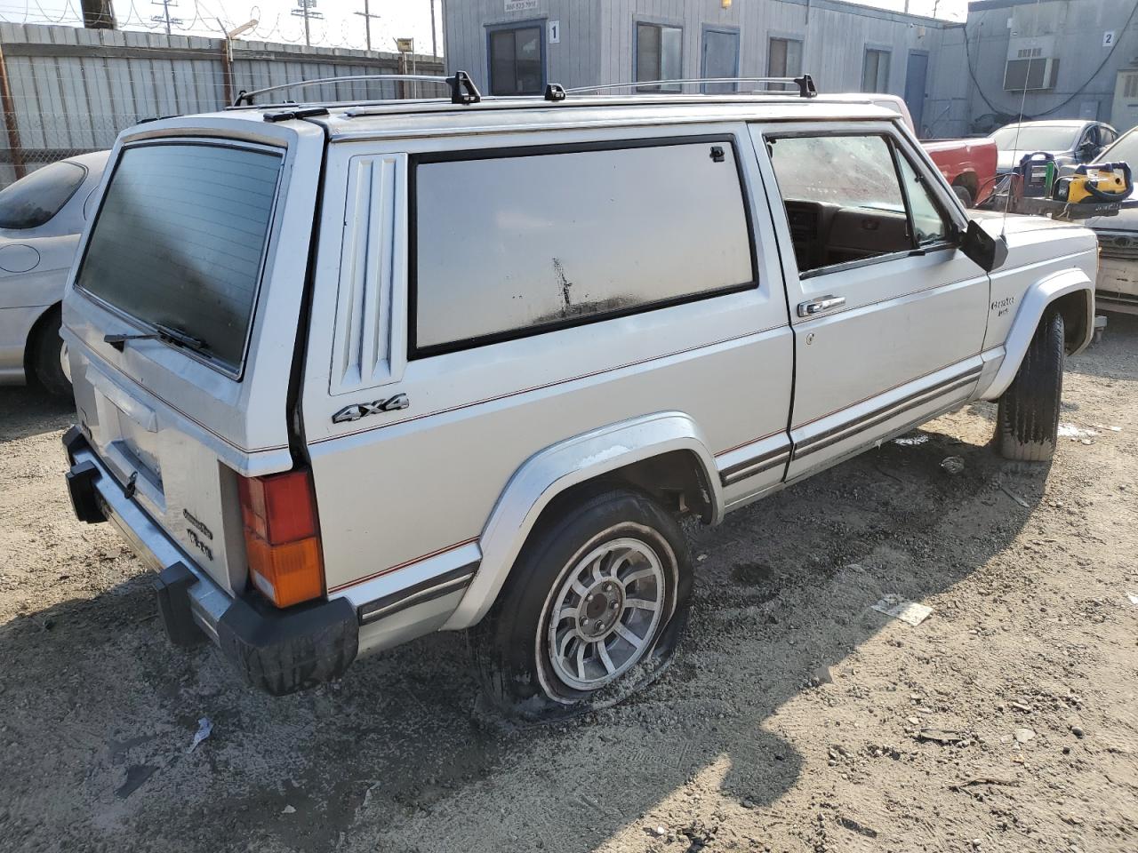 Lot #3040920418 1985 JEEP CHEROKEE L