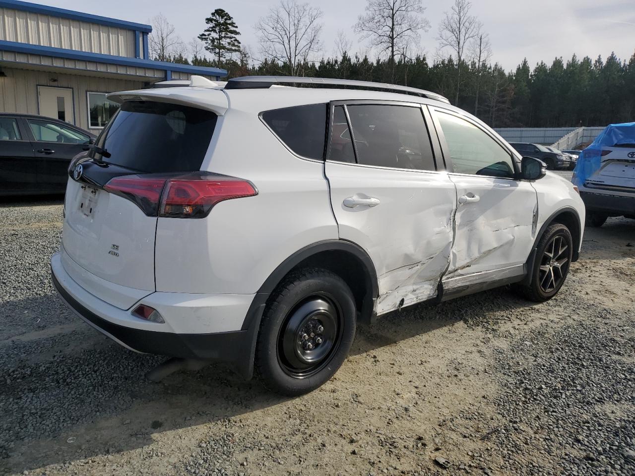 Lot #3025872515 2017 TOYOTA RAV4 SE