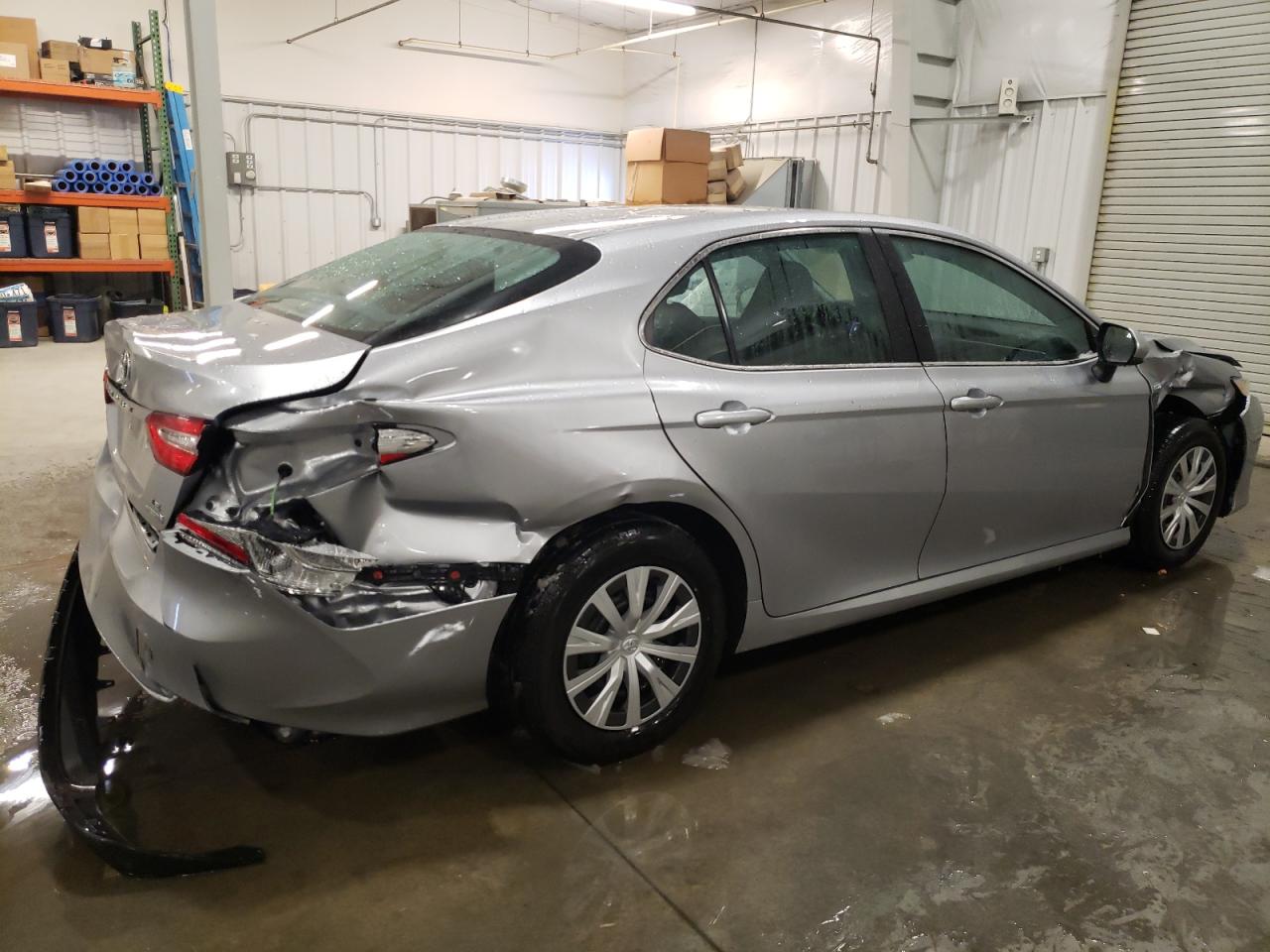 Lot #3034306102 2018 TOYOTA CAMRY LE