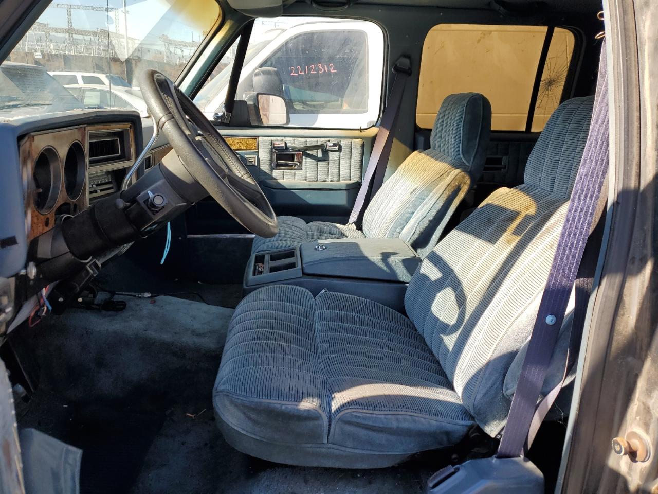 Lot #3037062743 1991 CHEVROLET SUBURBAN R