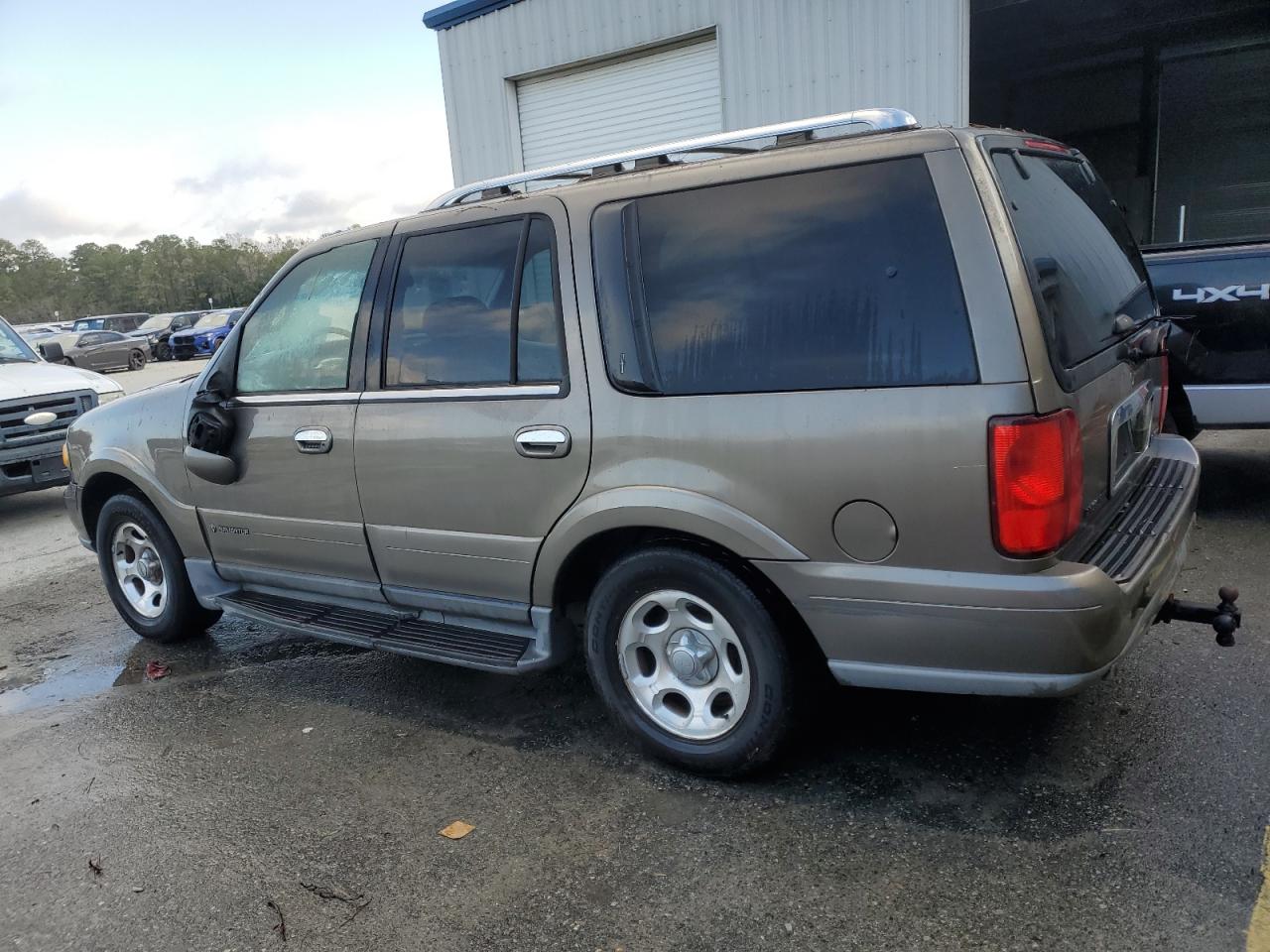 Lot #3030699113 2002 LINCOLN NAVIGATOR