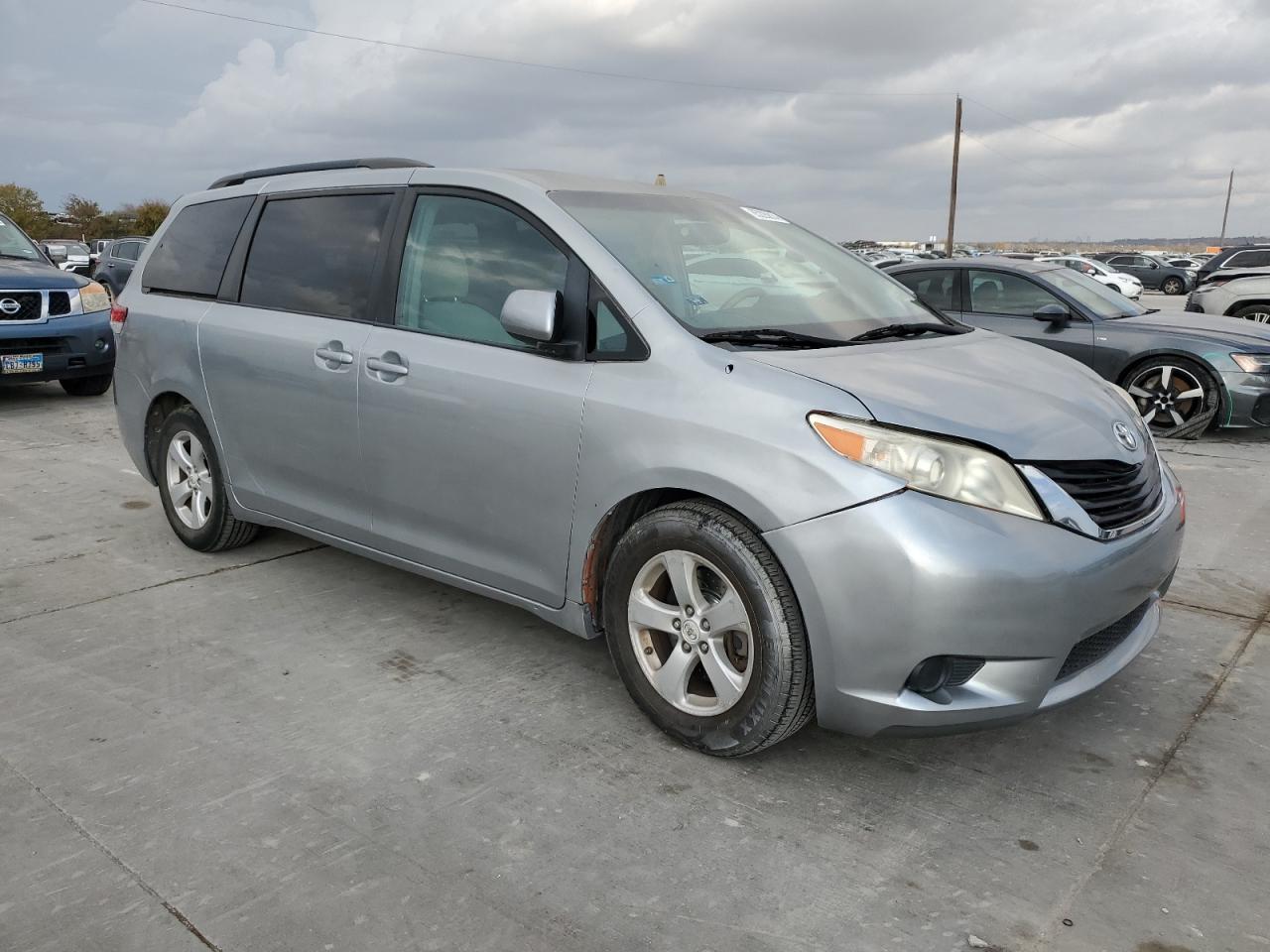 Lot #3025930946 2012 TOYOTA SIENNA LE