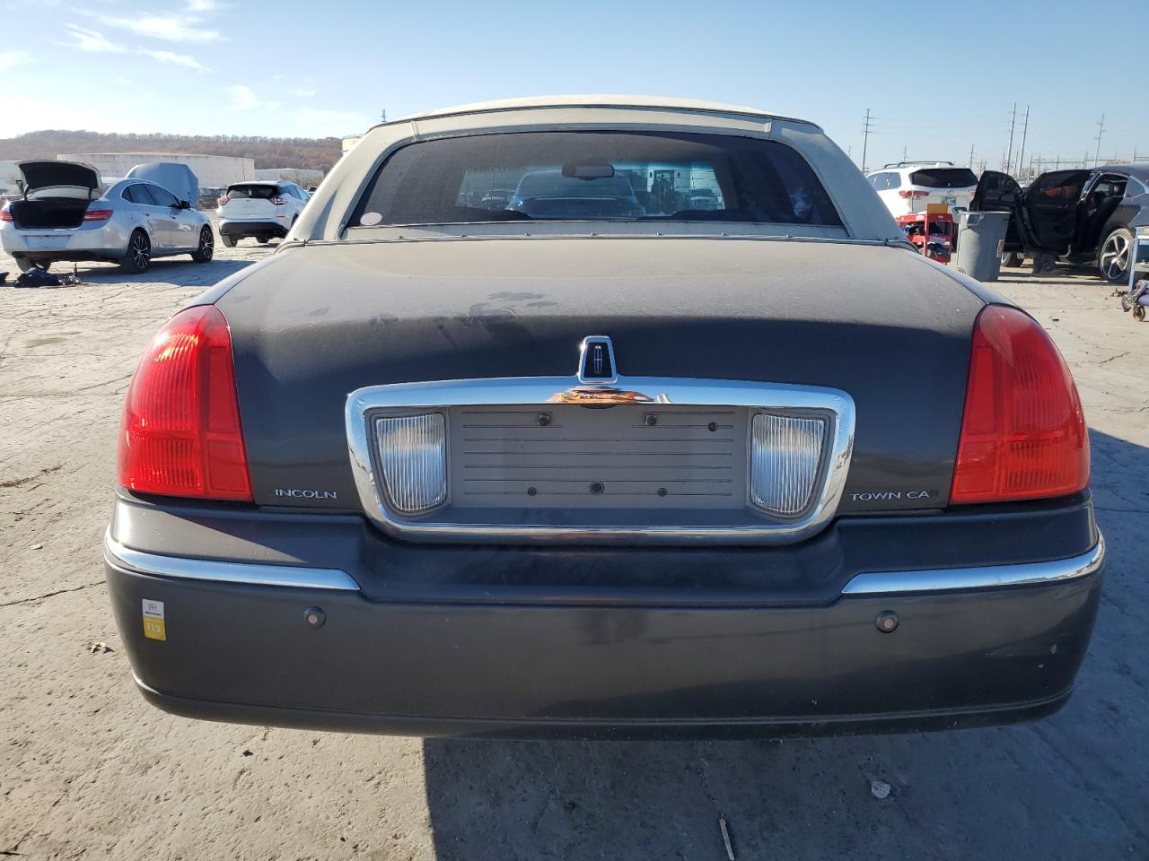 Lot #3030831500 2005 LINCOLN TOWN CAR S