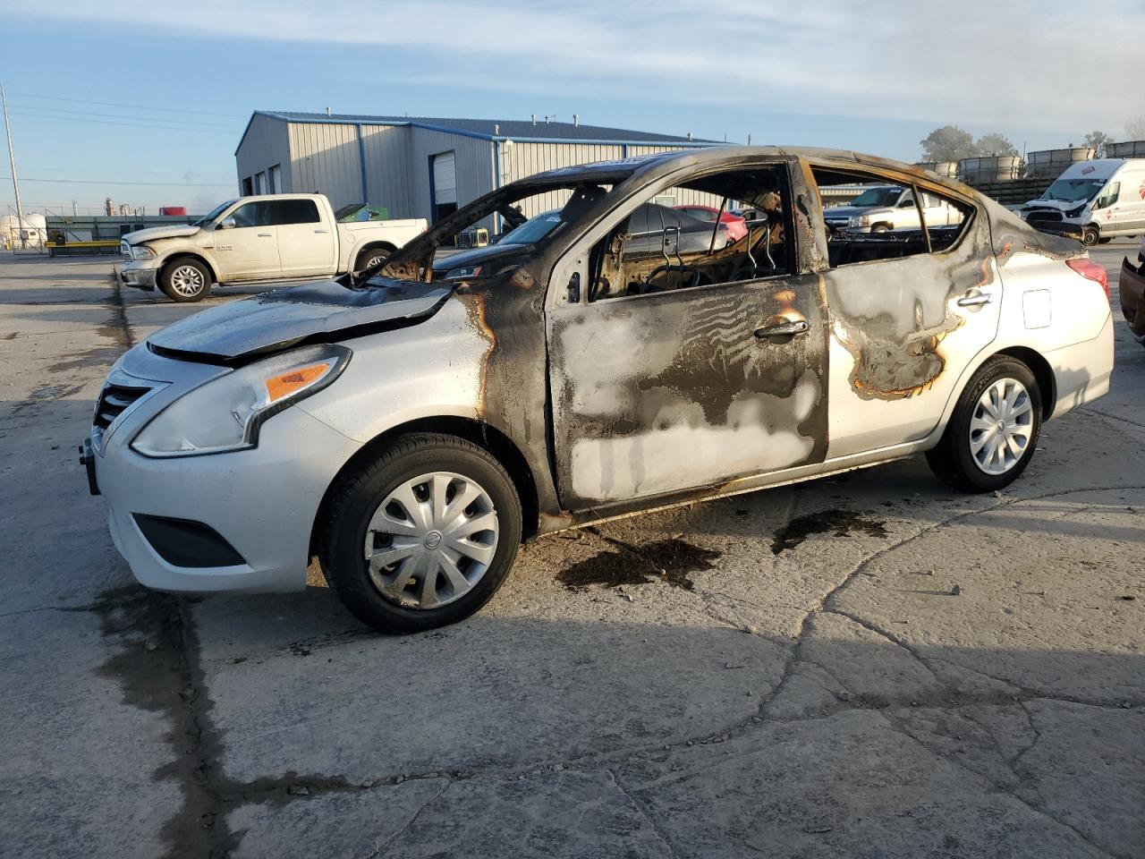 NISSAN VERSA S
