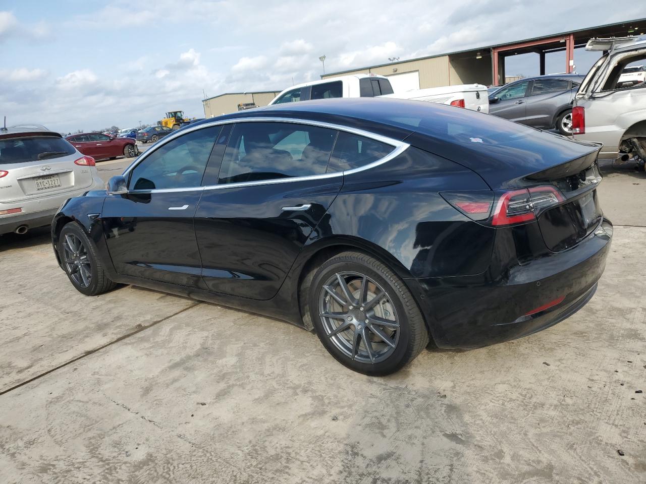 Lot #3034400075 2018 TESLA MODEL 3