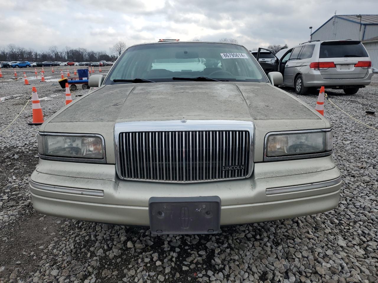 Lot #3045791667 1997 LINCOLN TOWNCAR