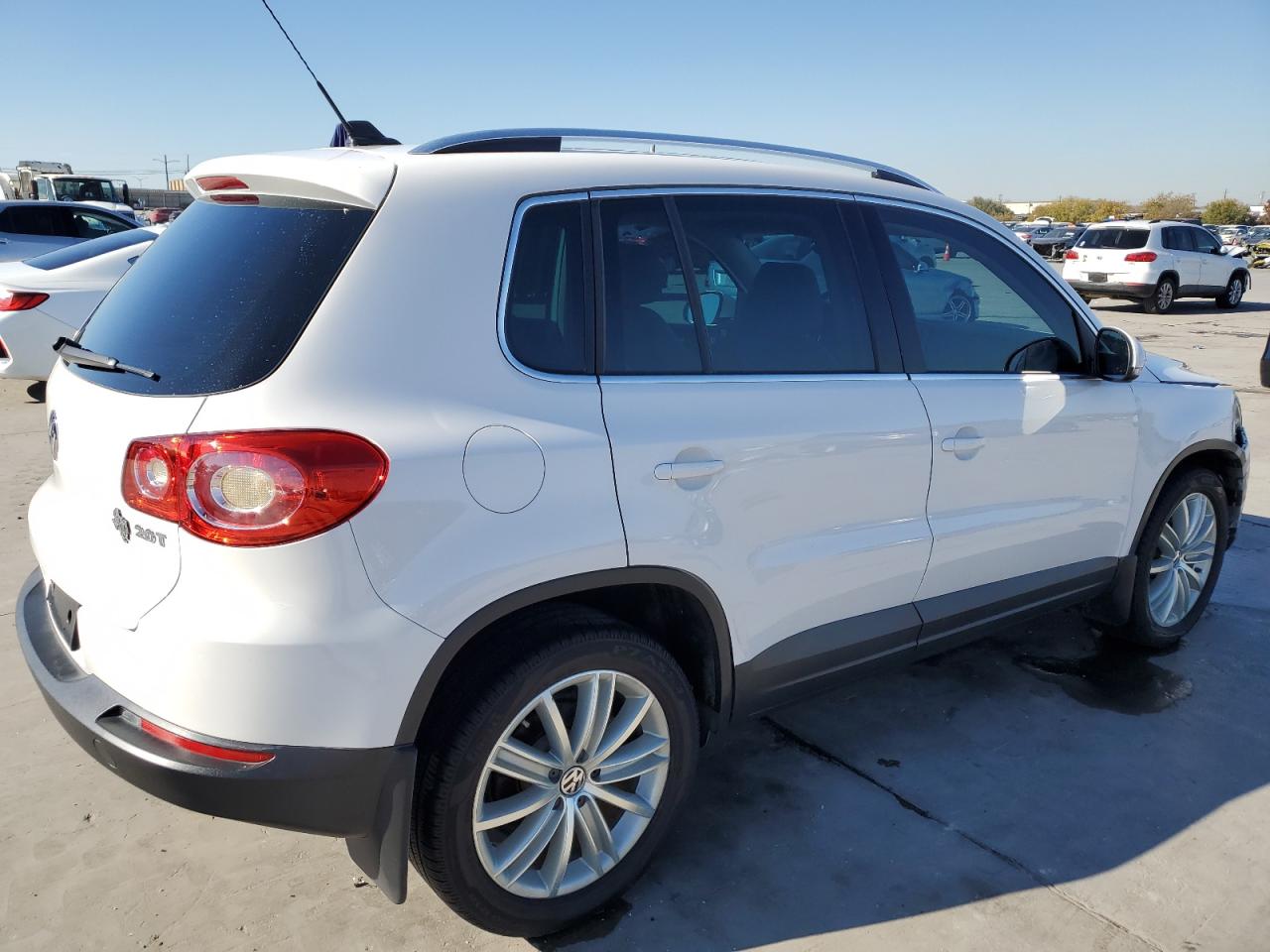 Lot #3022936085 2010 VOLKSWAGEN TIGUAN S