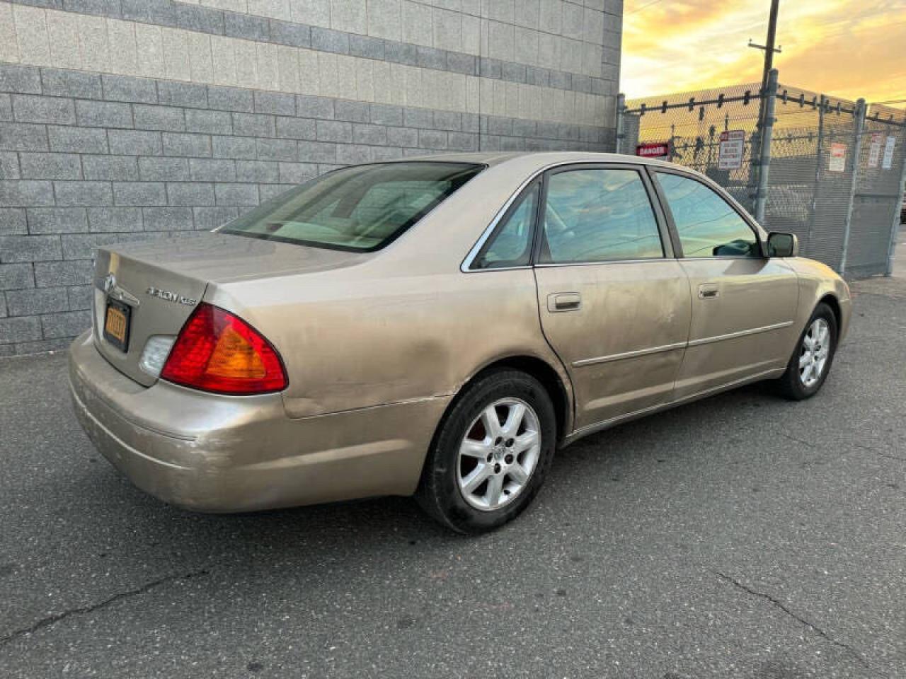 Lot #3024368553 2000 TOYOTA AVALON XL