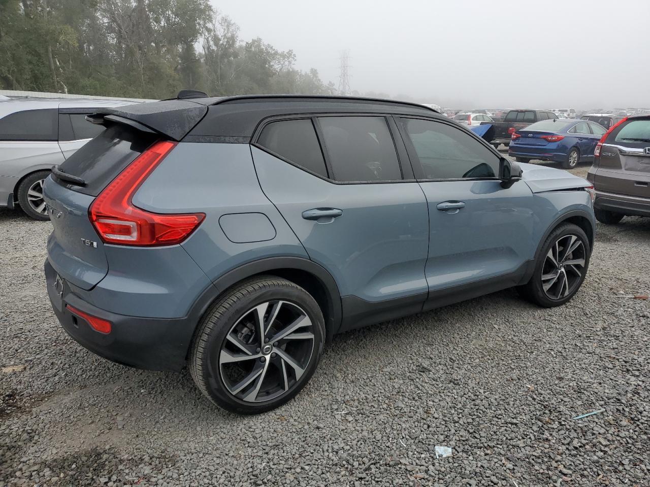 Lot #3033246844 2021 VOLVO XC40 T5 R-