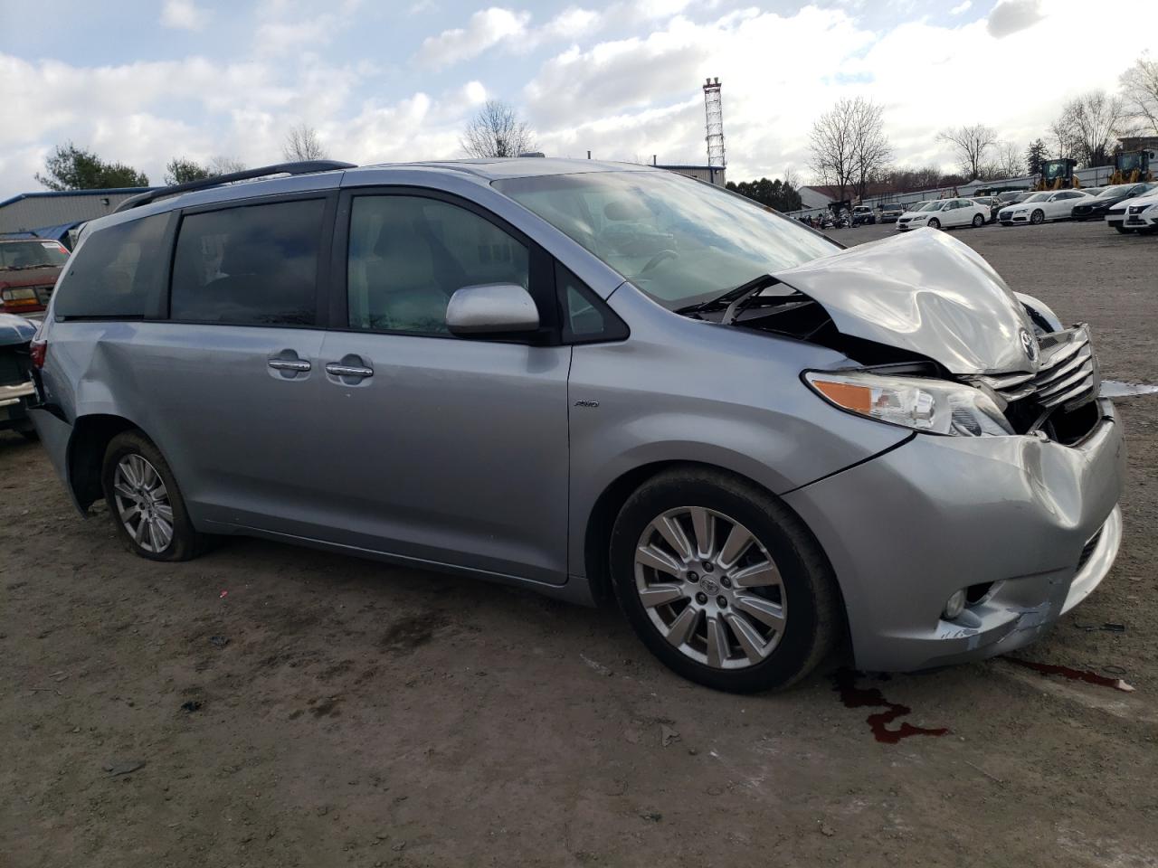 Lot #3027081776 2017 TOYOTA SIENNA XLE