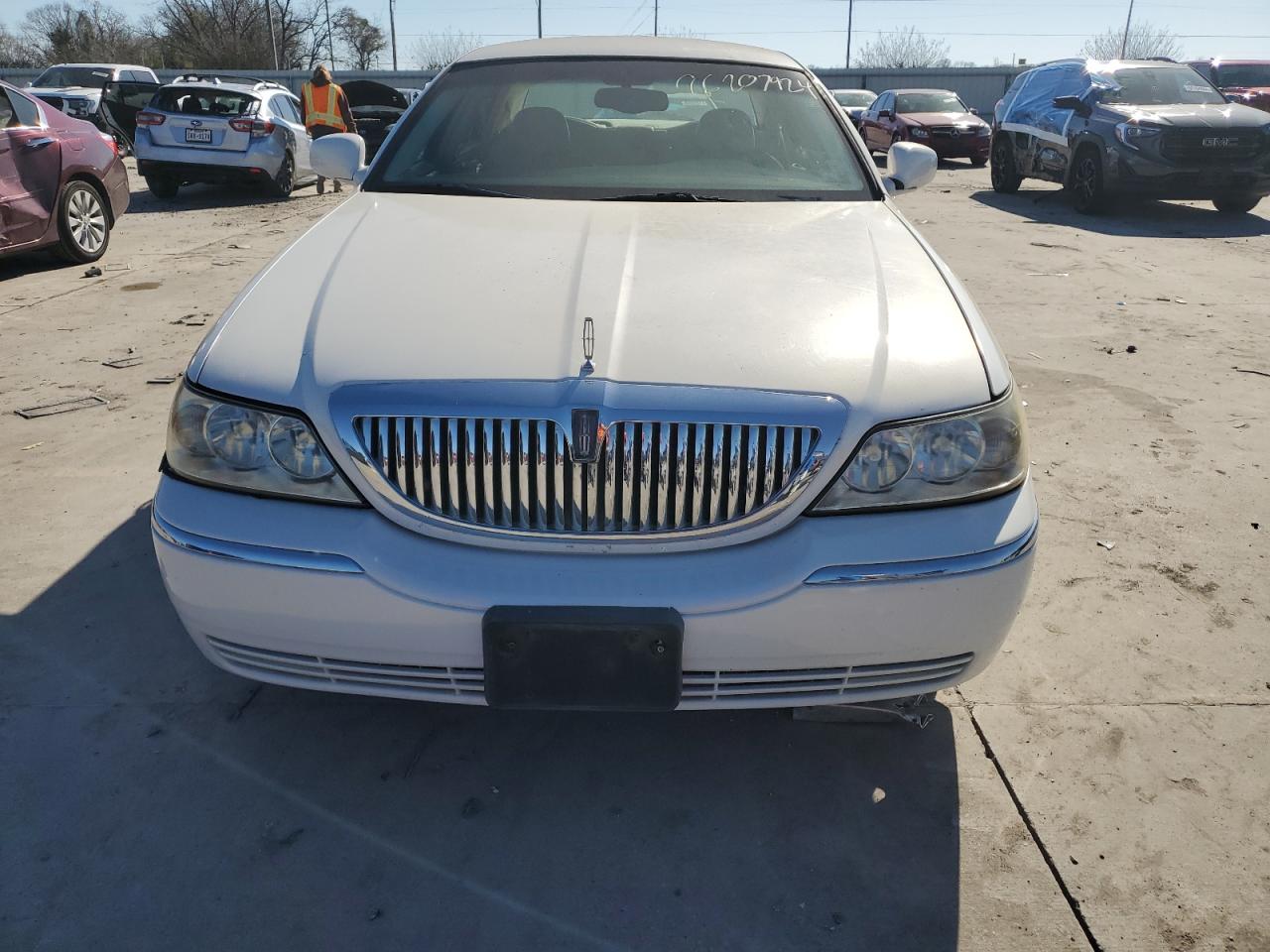 Lot #3033135989 2003 LINCOLN TOWN CAR E