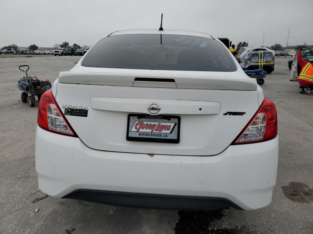 Lot #3045624649 2017 NISSAN VERSA S