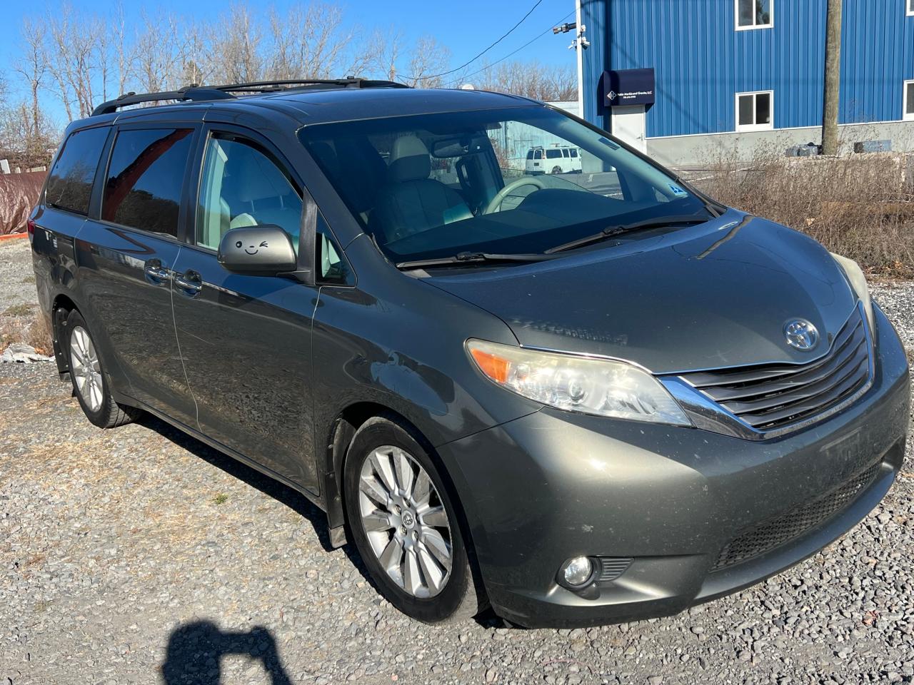 Lot #3020844887 2012 TOYOTA SIENNA XLE