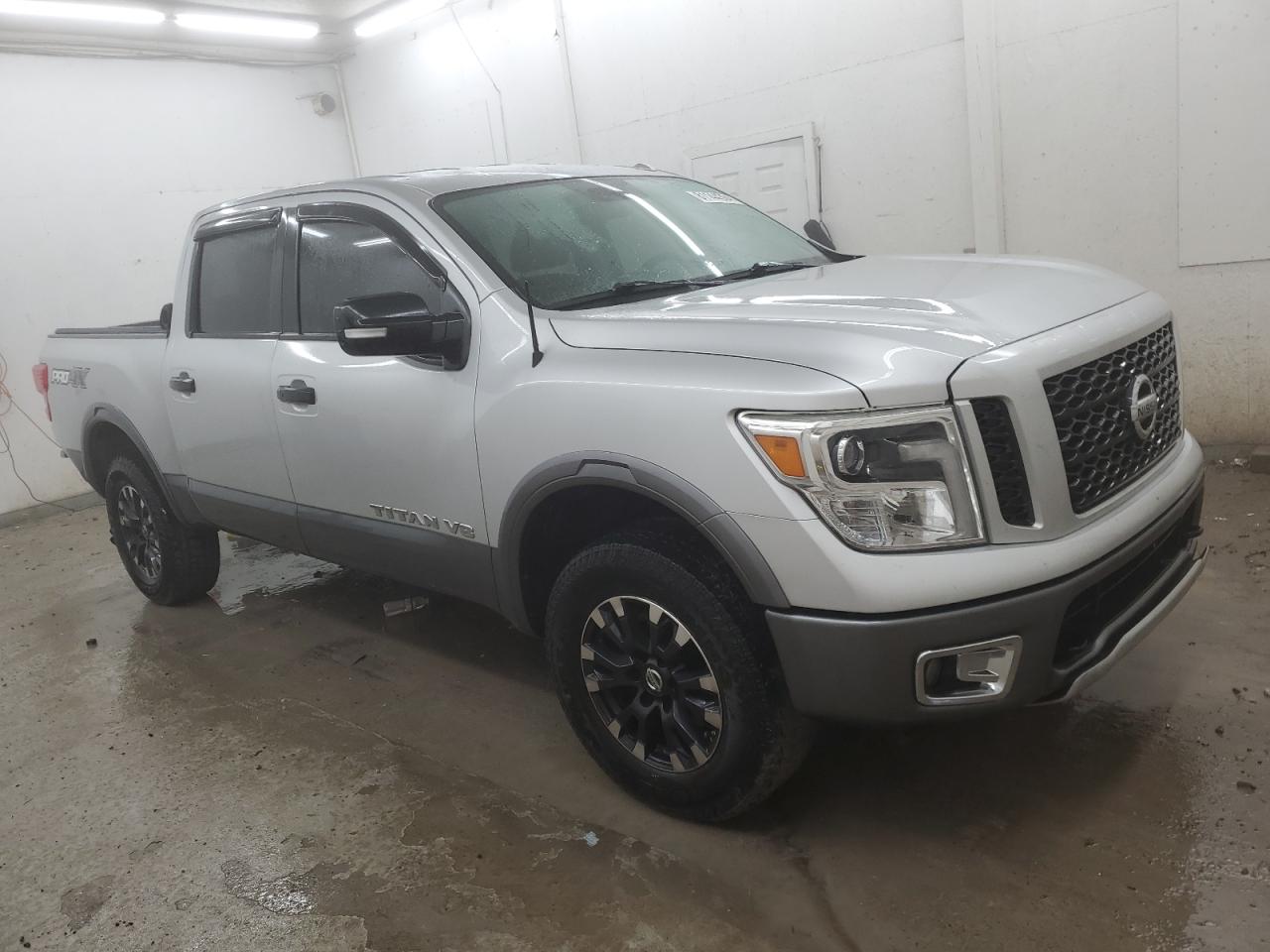 Lot #3028580938 2018 NISSAN TITAN SV