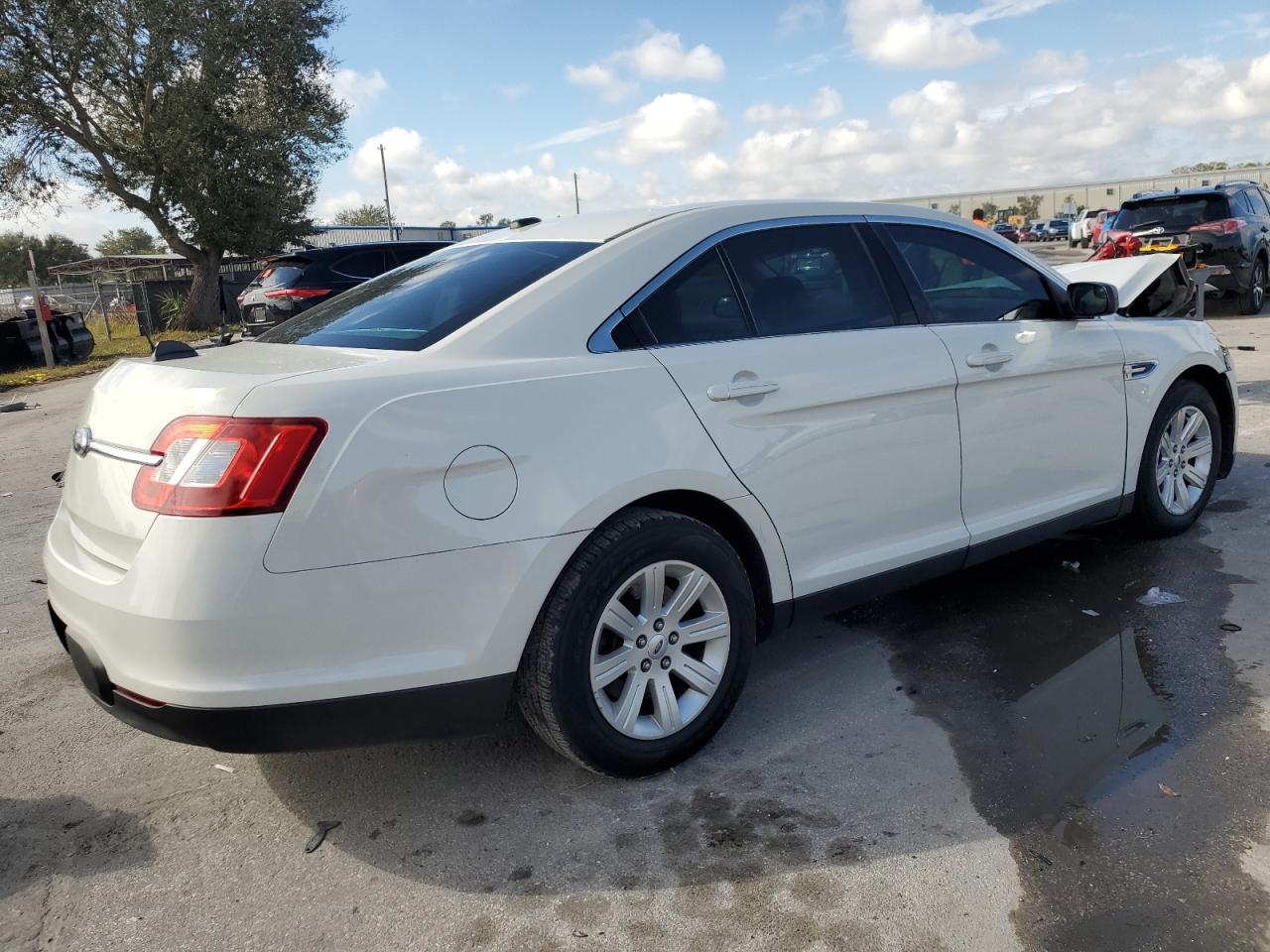 Lot #3031512818 2012 FORD TAURUS SE