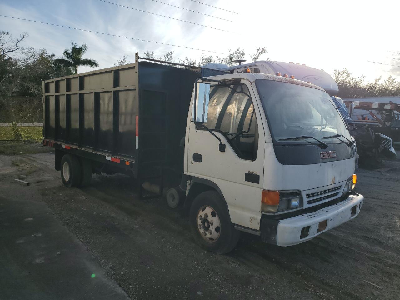 Lot #3036989755 2002 GMC W3500 W350