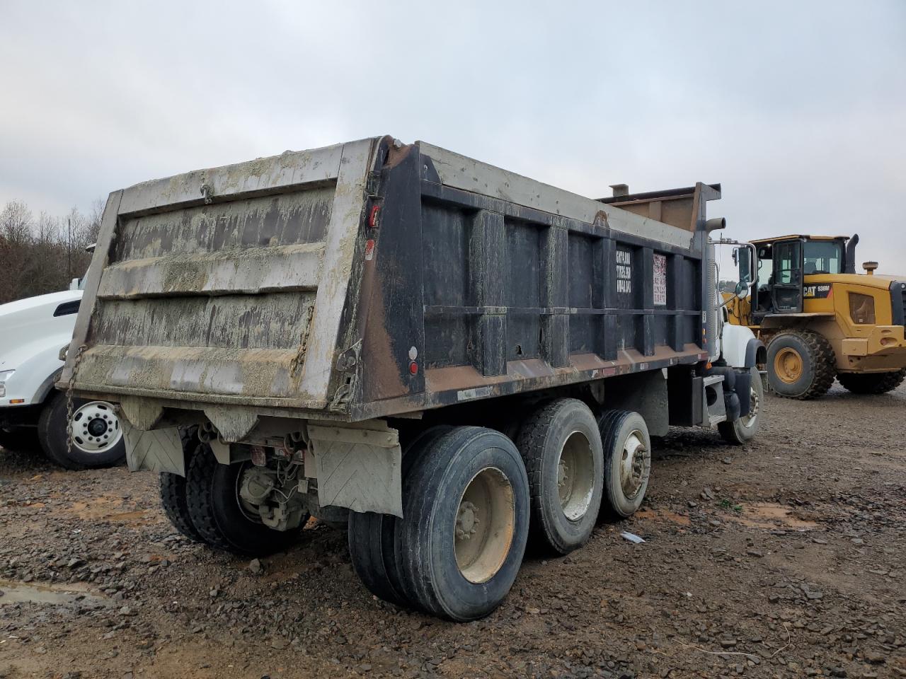 Lot #3027066813 2005 MACK 700 CV700