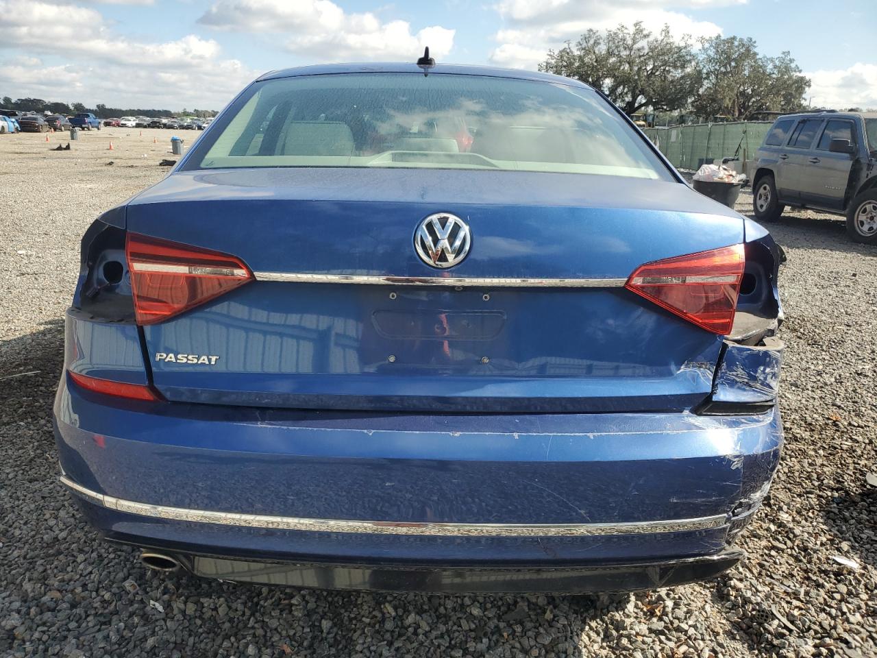 Lot #3031491823 2017 VOLKSWAGEN PASSAT R-L