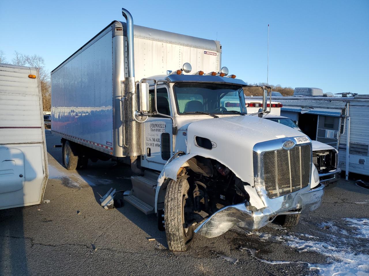 Lot #3025947009 2017 PETERBILT 337