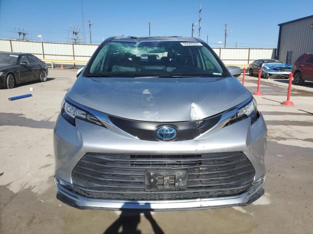 2021 TOYOTA SIENNA XLE - 5TDYRKEC0MS007847