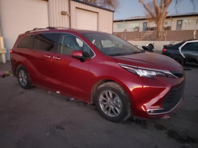 2022 TOYOTA SIENNA XLE - 5TDJRKEC2NS097991