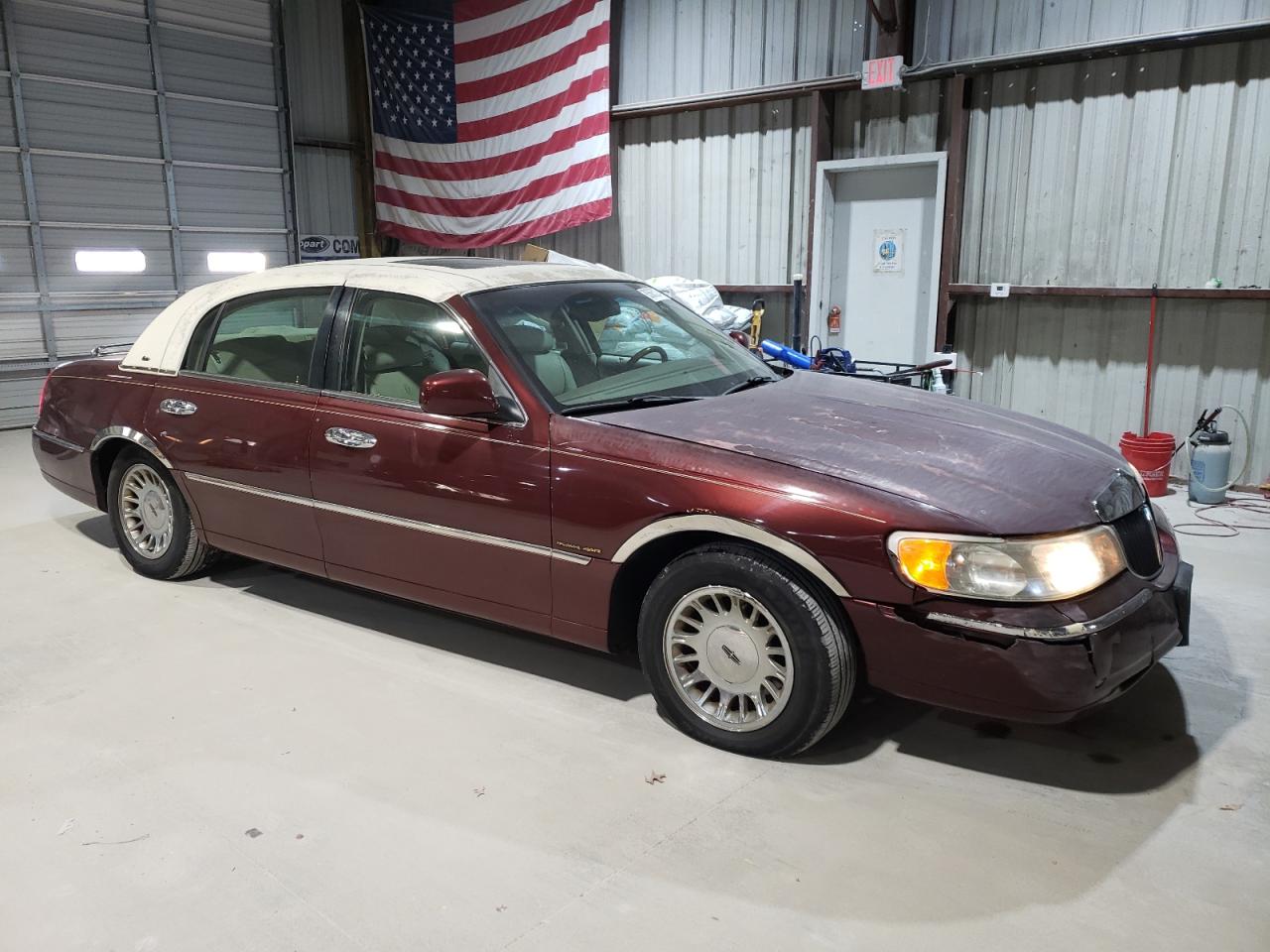 Lot #3026013962 2001 LINCOLN TOWN CAR C