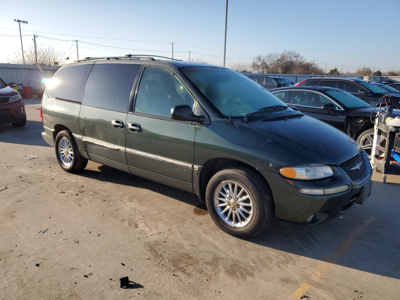 Lot #3049615646 2000 CHRYSLER TOWN AND C