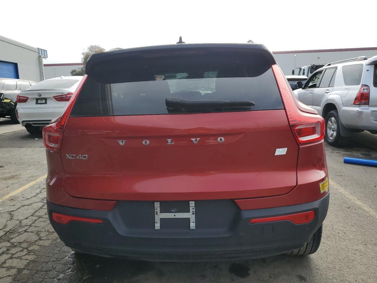 Lot #3041743452 2022 VOLVO XC40 P8 RE