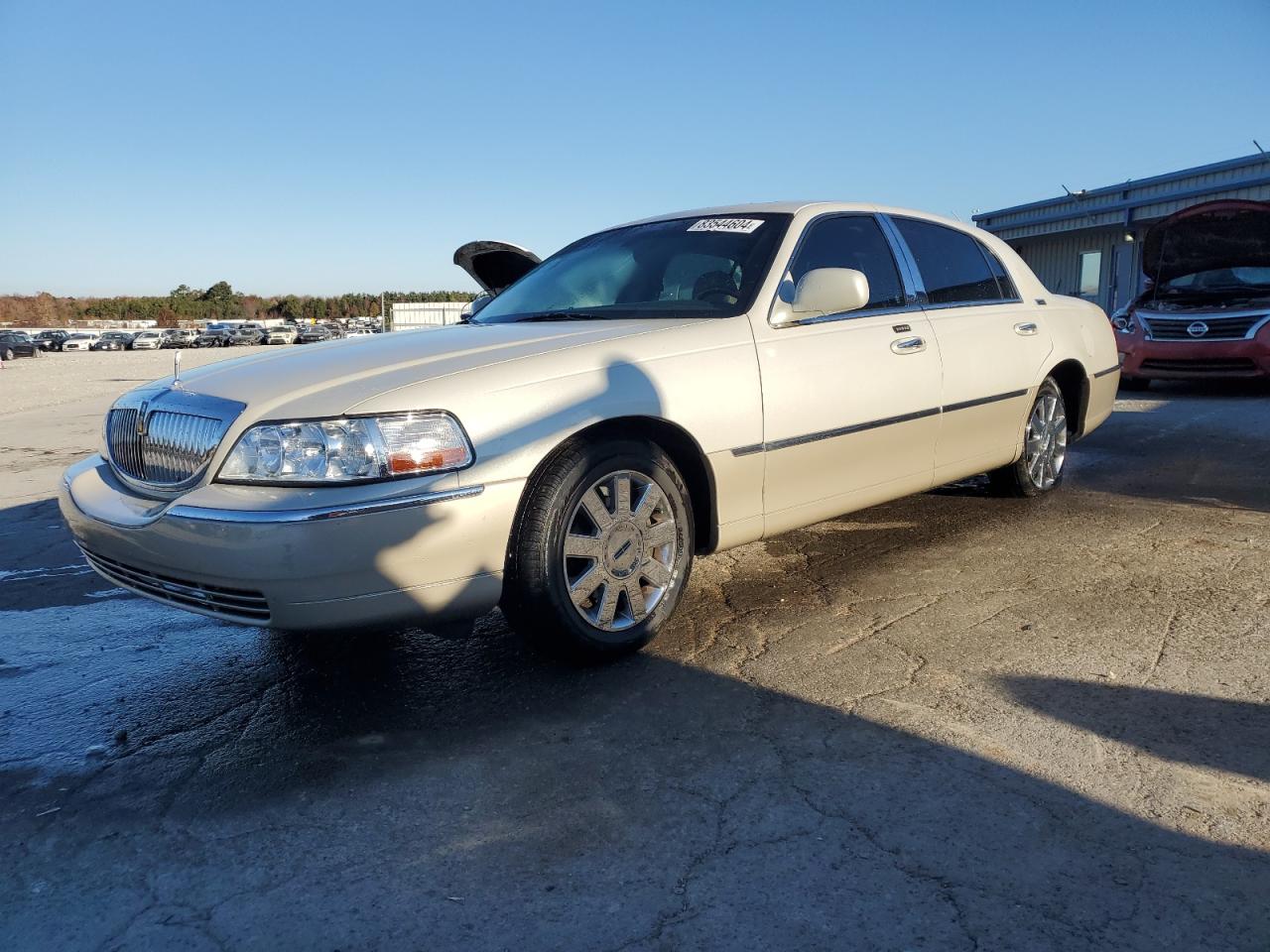 Lot #3028494928 2005 LINCOLN TOWN CAR S