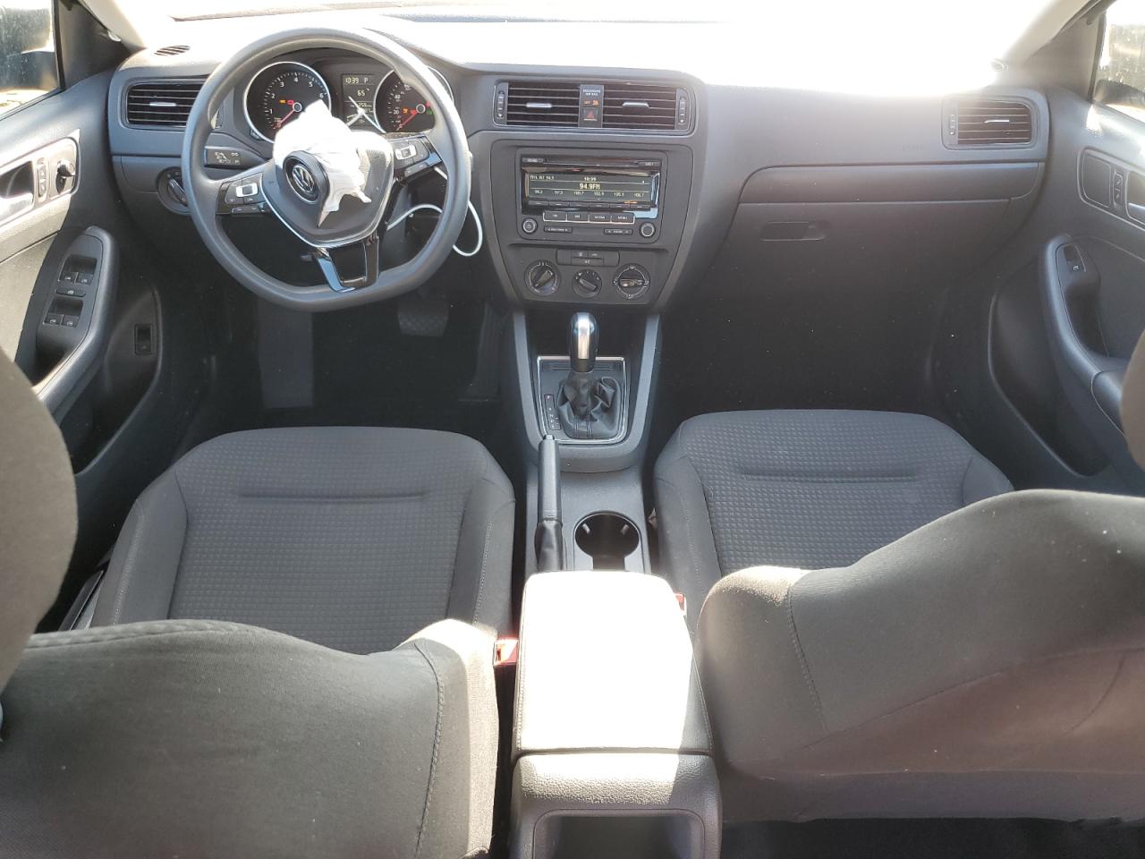 VOLKSWAGEN JETTA BASE