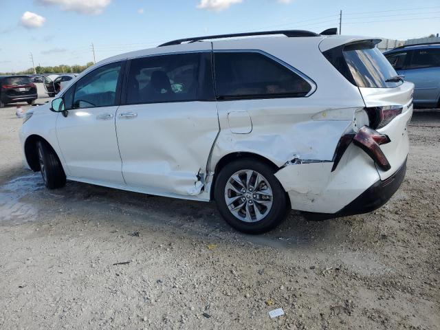 TOYOTA SIENNA XLE 2024 white  hybrid engine 5TDYRKEC3RS194198 photo #3