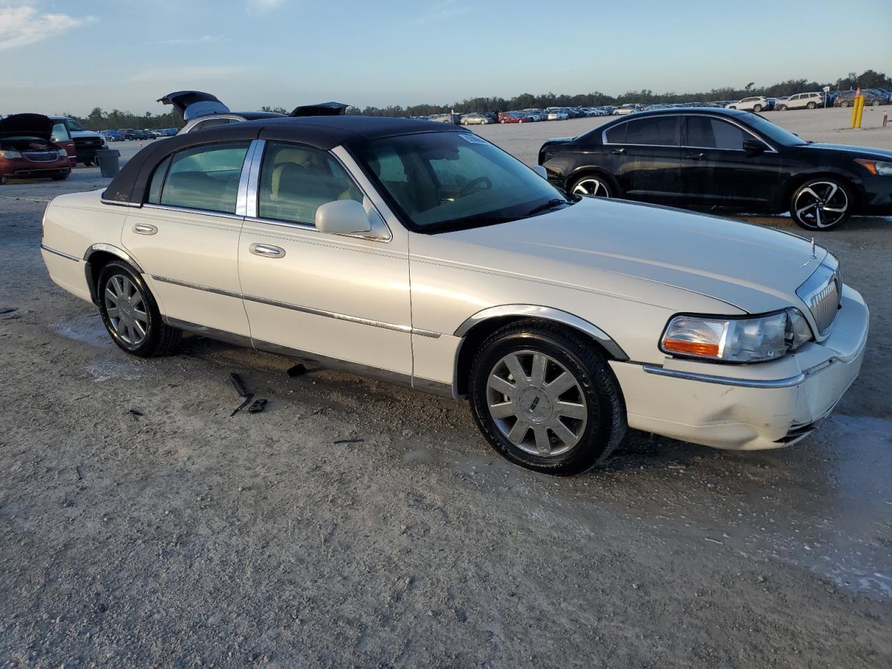 Lot #3045938264 2007 LINCOLN TOWN CAR D