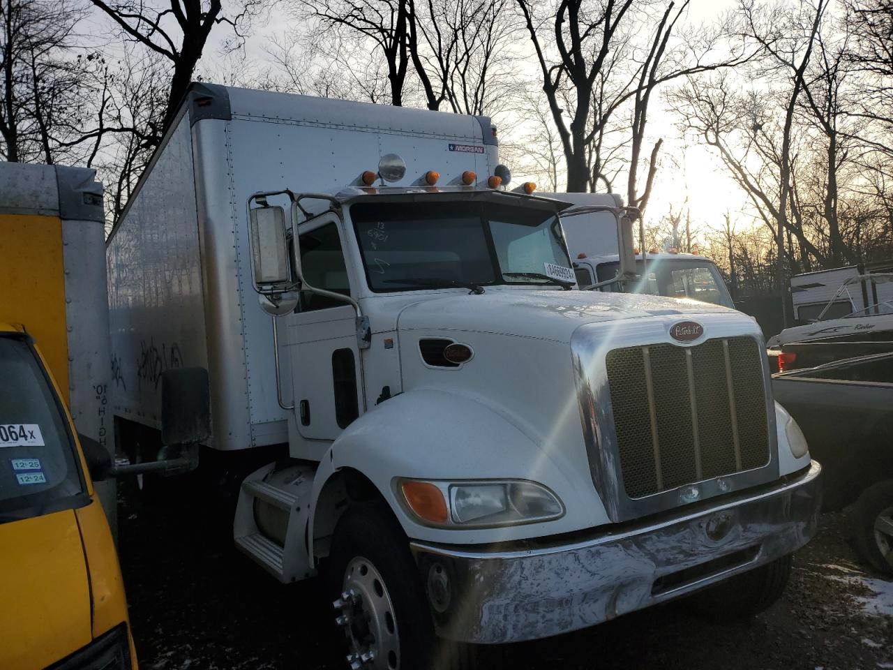 Lot #3037765323 2013 PETERBILT 337