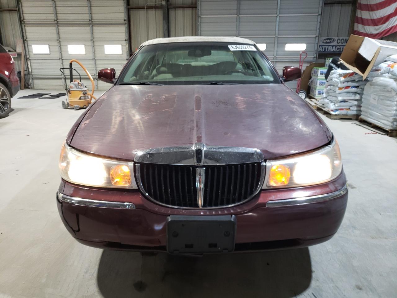 Lot #3026013962 2001 LINCOLN TOWN CAR C