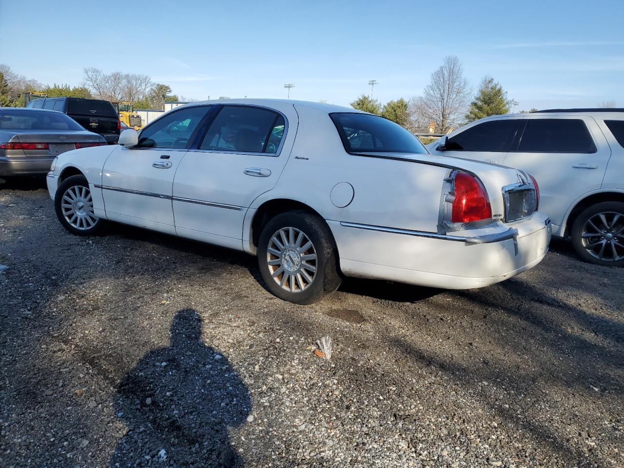 Lot #3026018974 2003 LINCOLN TOWN CAR S